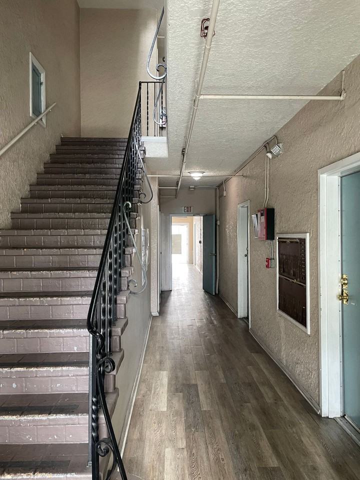 5139 Melrose Ave / - Photo 6 of 28