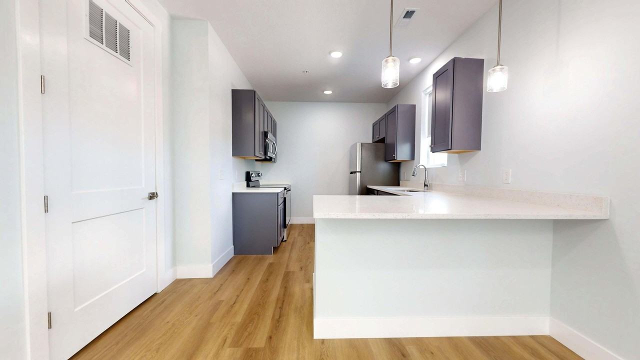 2414 N Neil - Photo 7 of 34