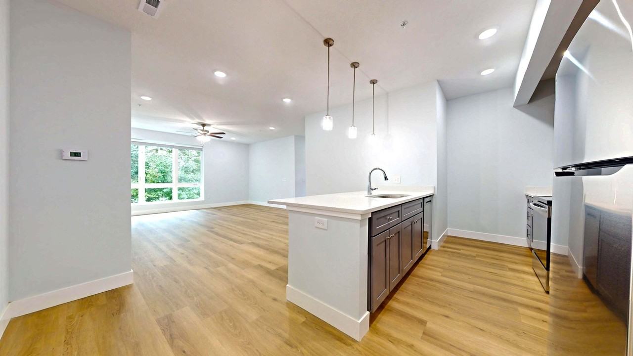 2414 N Neil - Photo 4 of 34