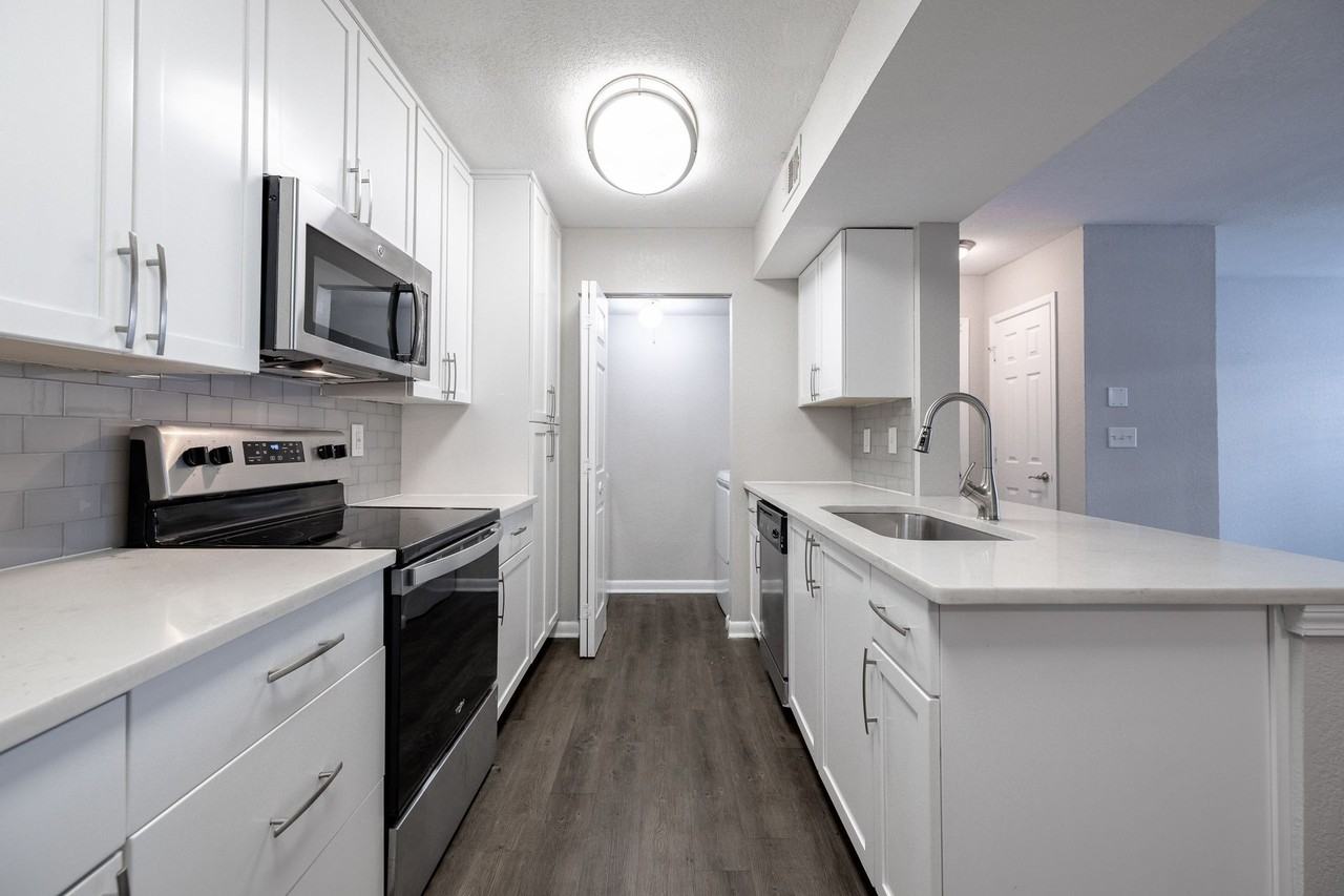 Live Easy. Live Elevated. Live 2100 Defoors. - Photo 3 of 50