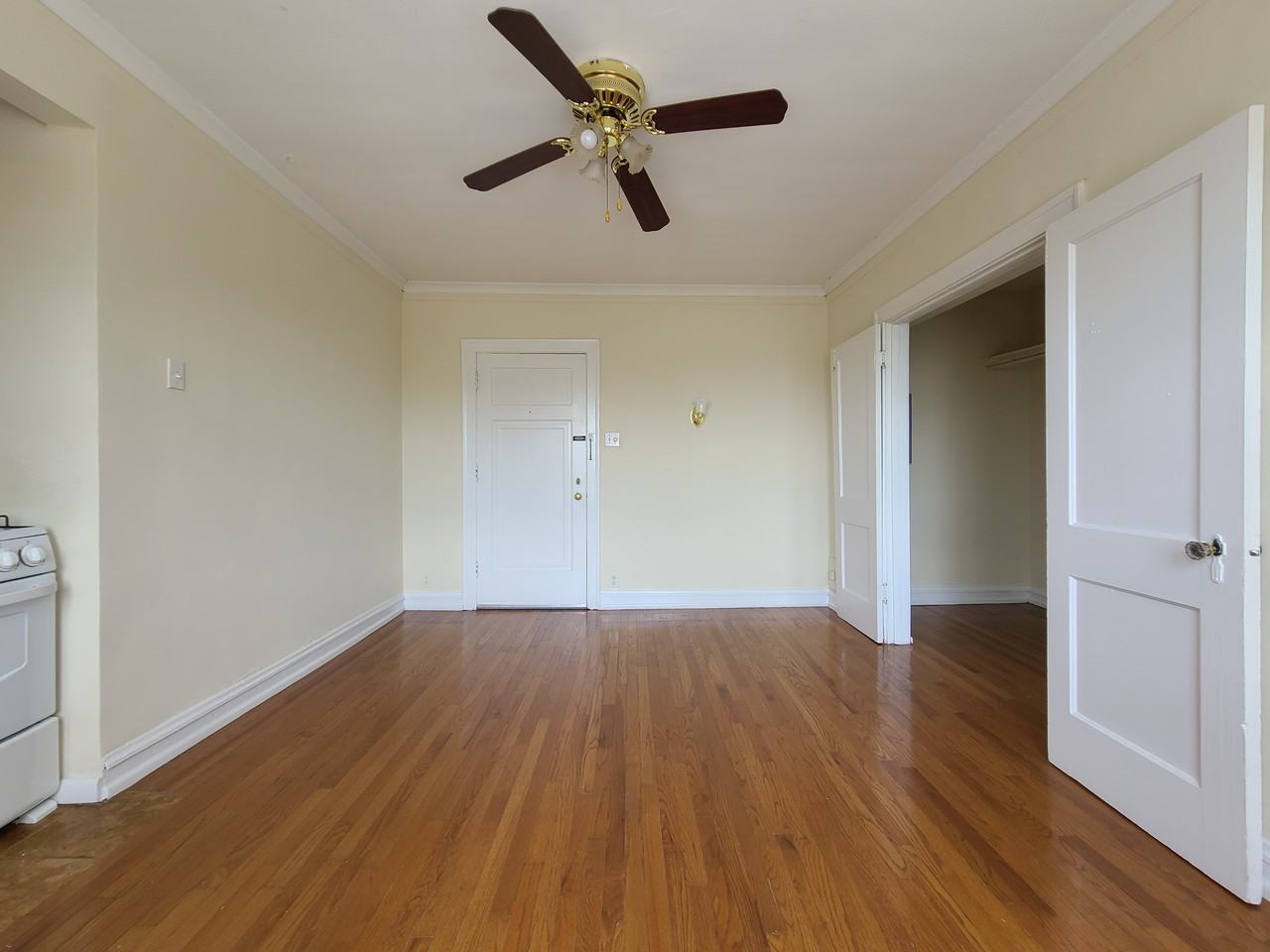 4546 North Damen Avenue #404 - Photo 2 of 5