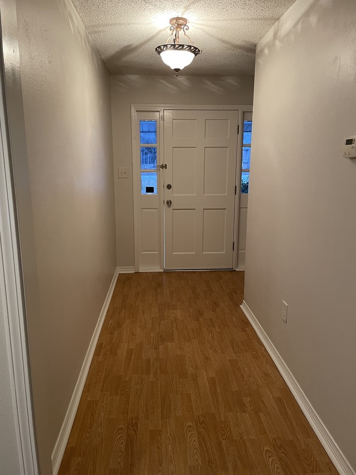 212 Lexington Dr #NA - Photo 3 of 32