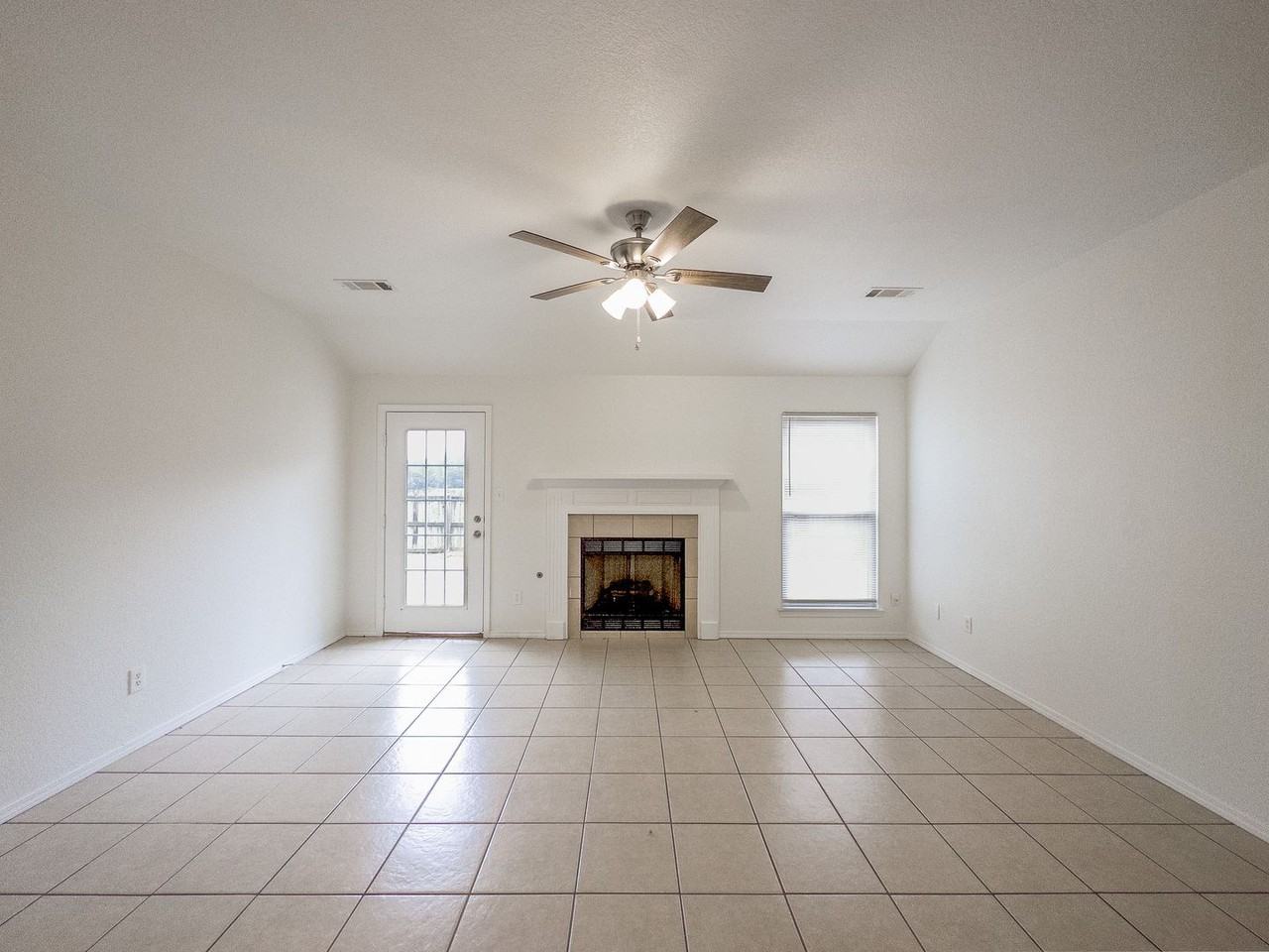 429 E El Paso St - Photo 3 of 16