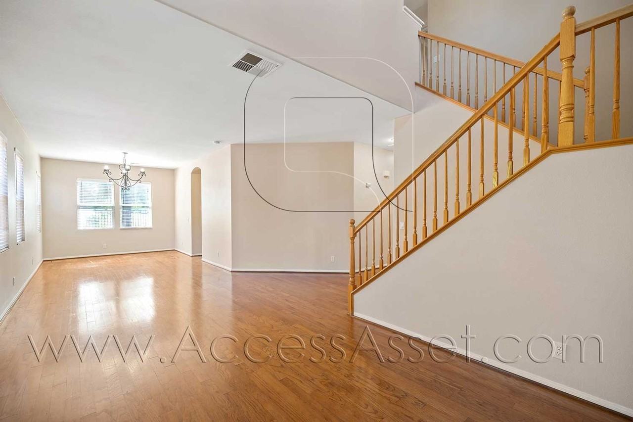 31283 Sunningdale Dr - Photo 2 of 38