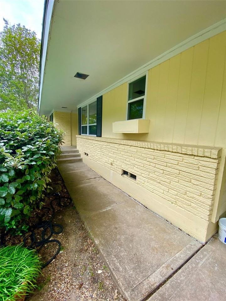 10457 Solta Dr - Photo 3 of 35