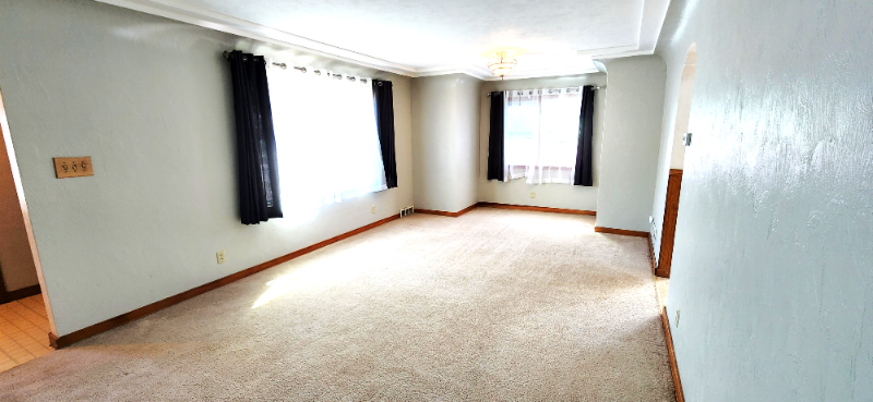 137 N Washington St - Photo 3 of 12