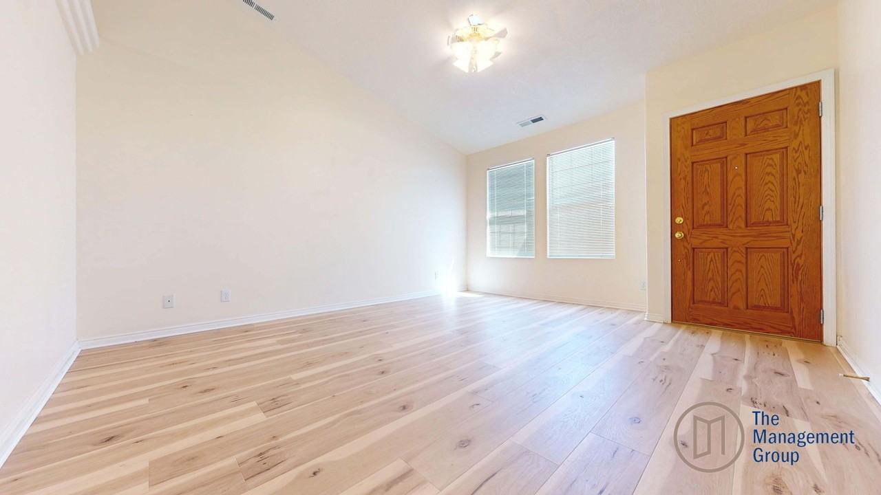 37 E 675 S - Photo 5 of 34