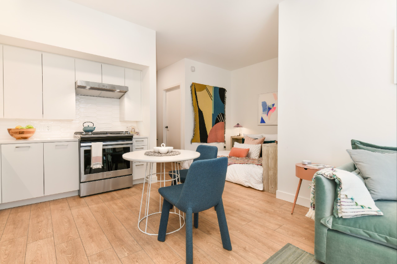 788 W Madison St - Photo 2 of 15