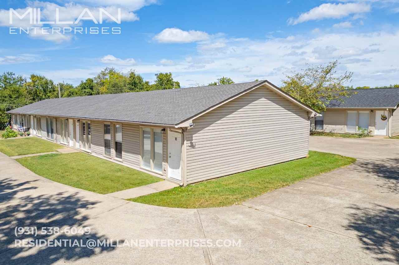 211 Oak St. Apartments - Photo 2 of 13