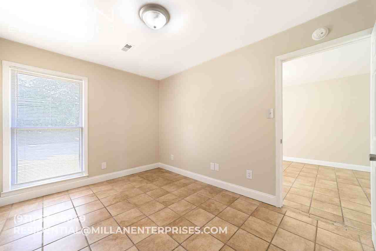 211 Oak St. Apartments - Photo 7 of 13