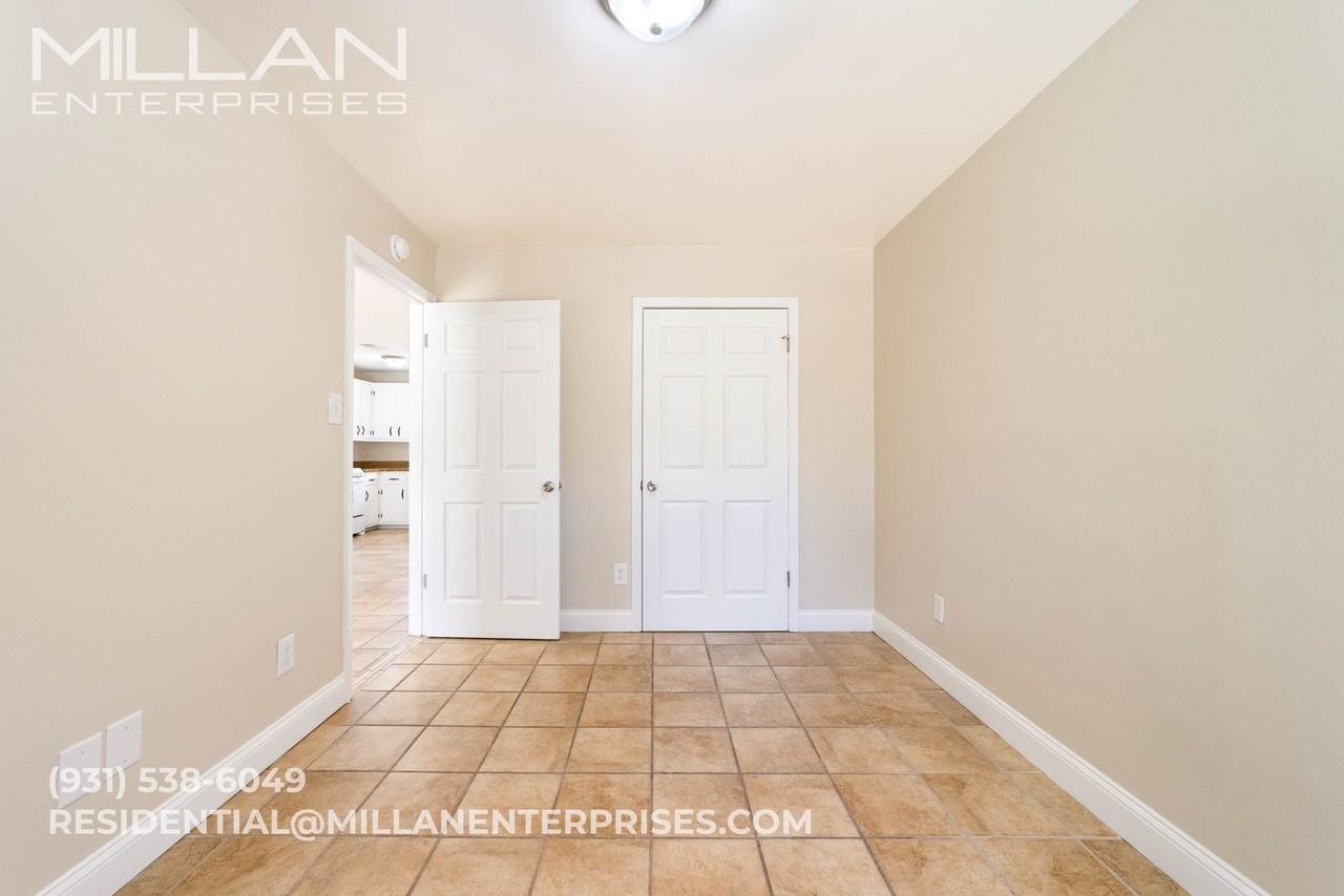 211 Oak St. Apartments - Photo 7 of 12