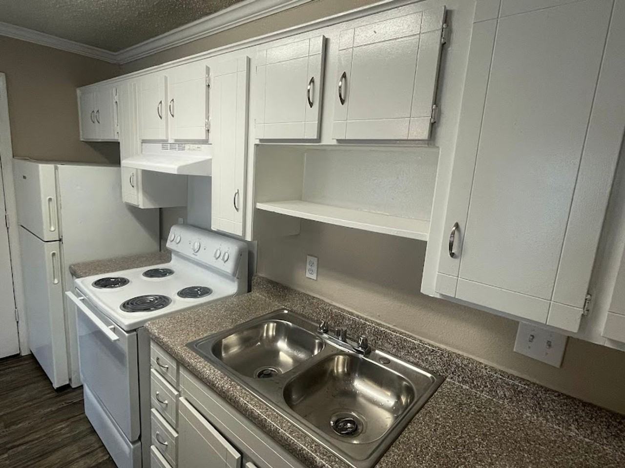 Spanish Vida Apartments - Photo 3 of 25