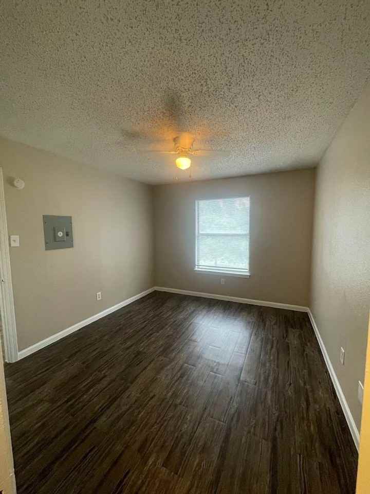 Spanish Vida Apartments - Photo 5 of 25