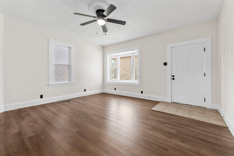 126 E Zupan St - Photo 2 of 18