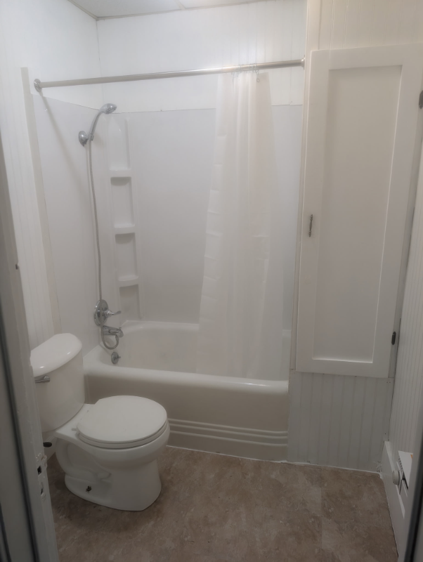 915 S Fifth St - Photo 2 of 9