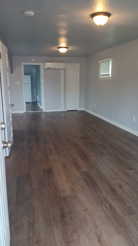 2503 Oakes Ave - Photo 3 of 25