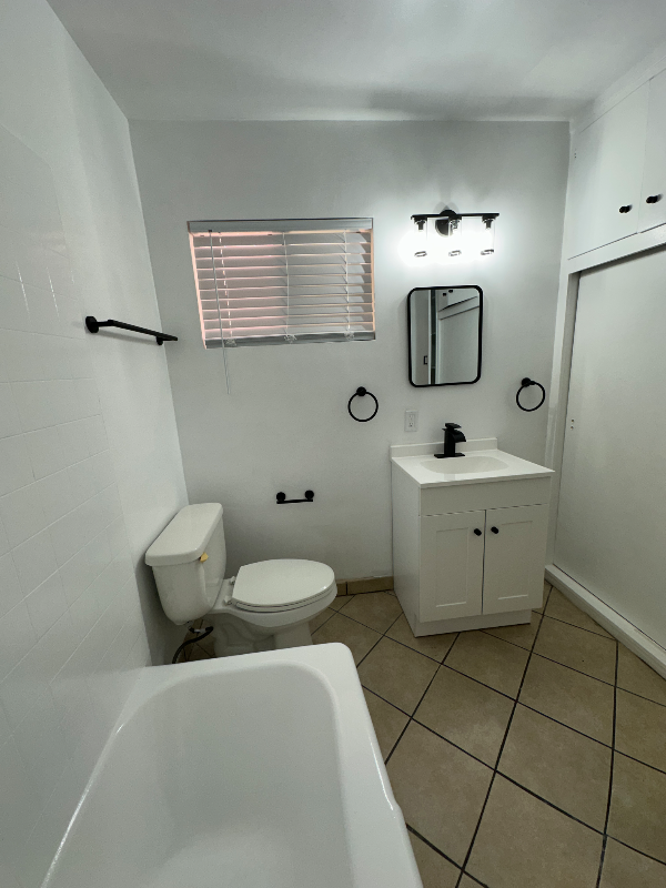 916 N Market St #4 - Photo 4 of 13