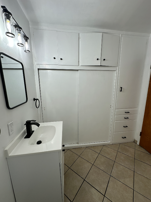 916 N Market St #4 - Photo 5 of 13