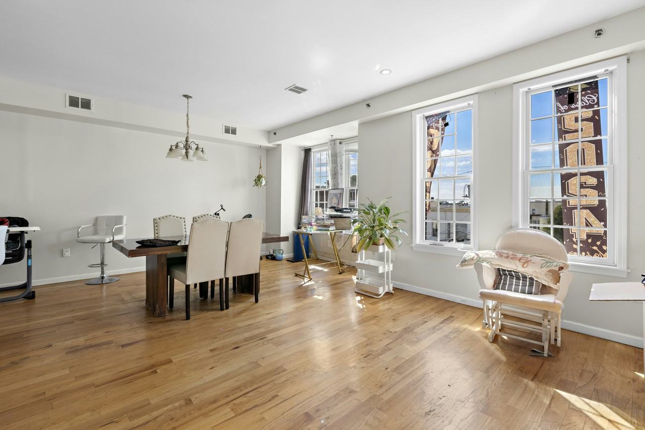 612 12th St #1 - Photo 2 of 11