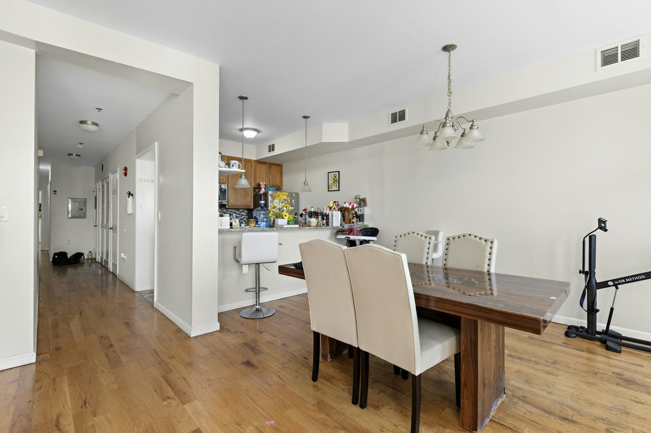 612 12th St #1 - Photo 3 of 11