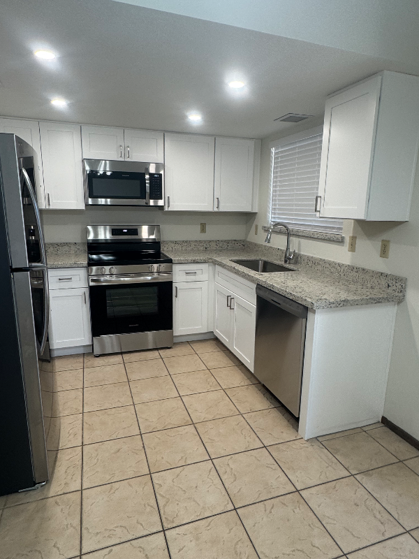863 W 8th Pl #863W8thPL - Photo 3 of 9