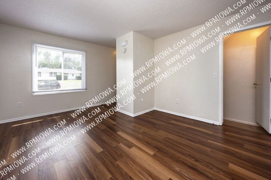 1010 W 1st Ave - Photo 2 of 16