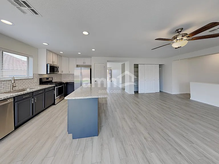 3894 W Oak Springs Trl - Photo 3 of 17