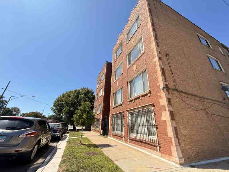 1610 E 82nd St #2N - Photo 3 of 18