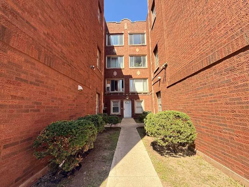 1610 E 82nd St #2N - Photo 4 of 18