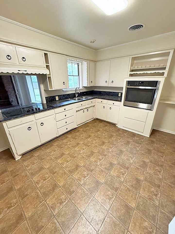 202 S 3rd St ##Tx - Photo 2 of 17