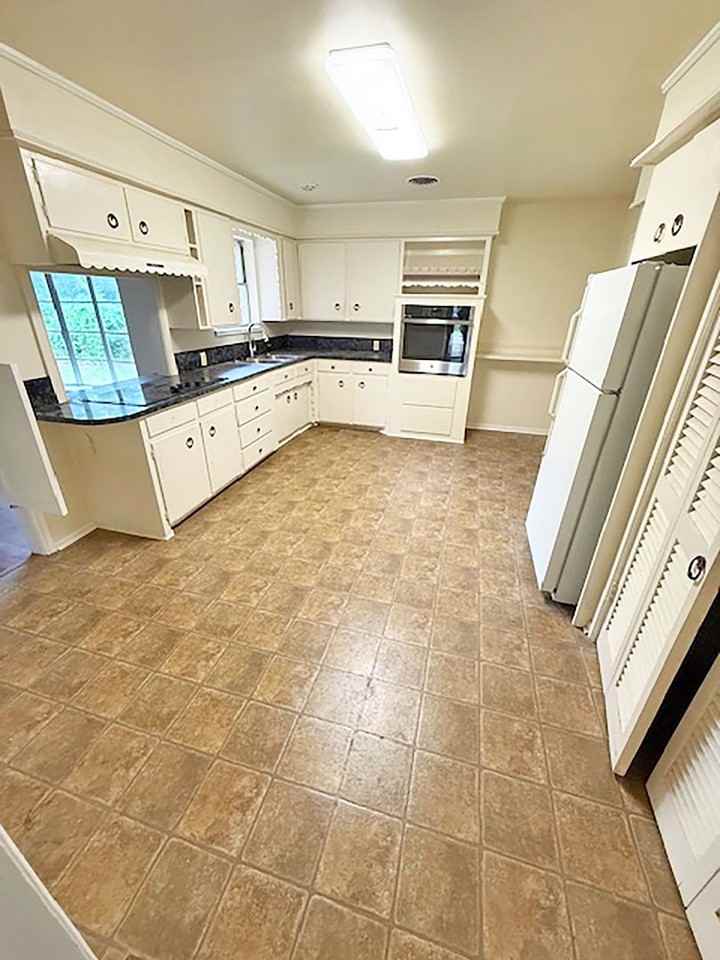 202 S 3rd St ##Tx - Photo 3 of 17