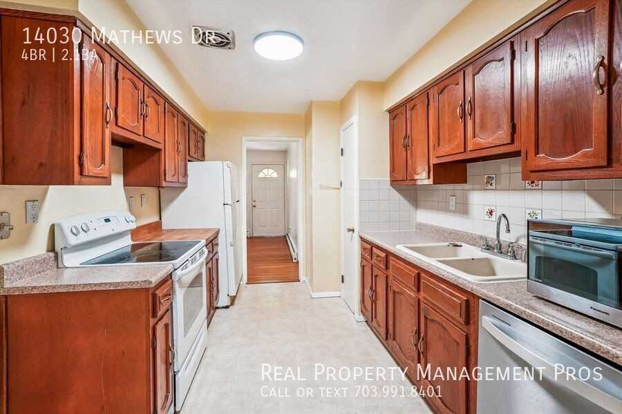 14030 Mathews Dr - Photo 2 of 19