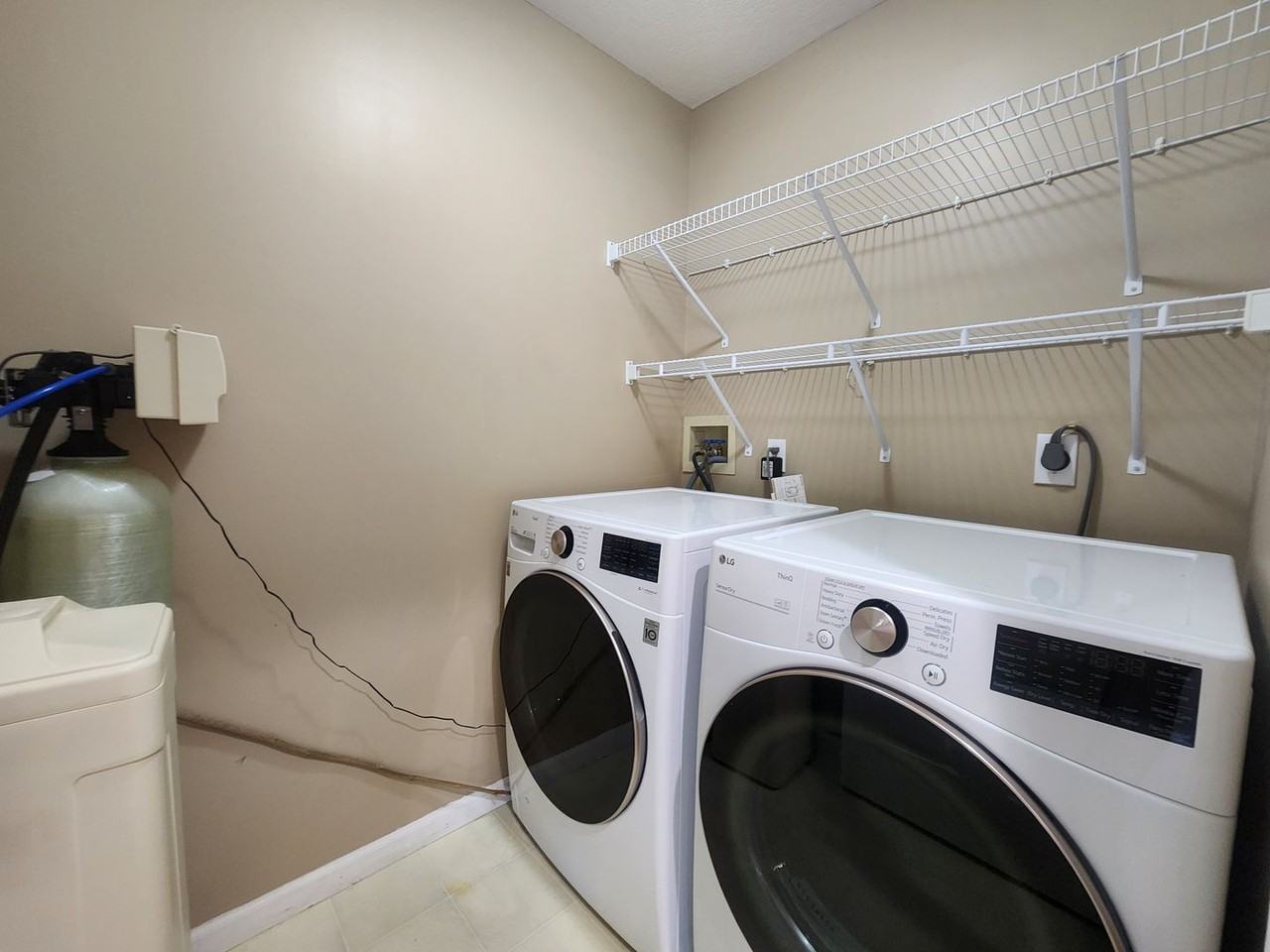 1760 Crabtree Ct - Photo 3 of 28