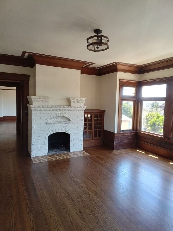 Capitol - Photo 4 of 37