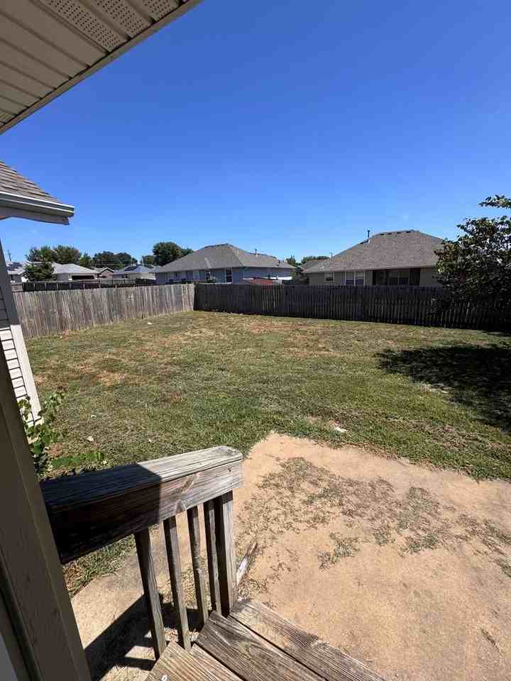 508 N Douglas Dr - Photo 3 of 18