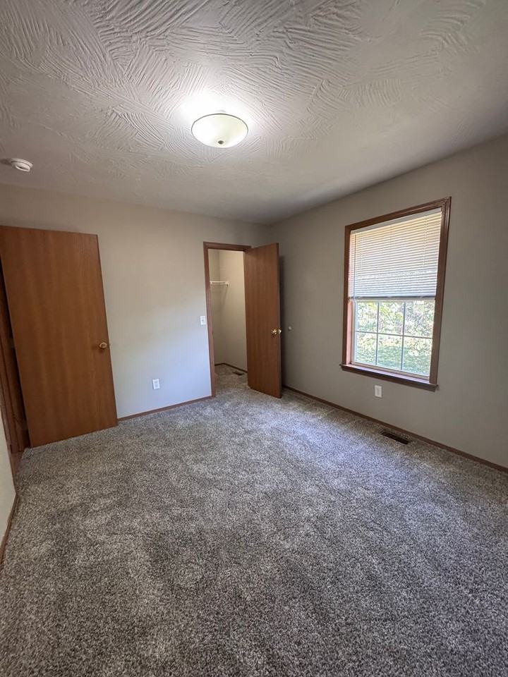 508 N Douglas Dr - Photo 4 of 18