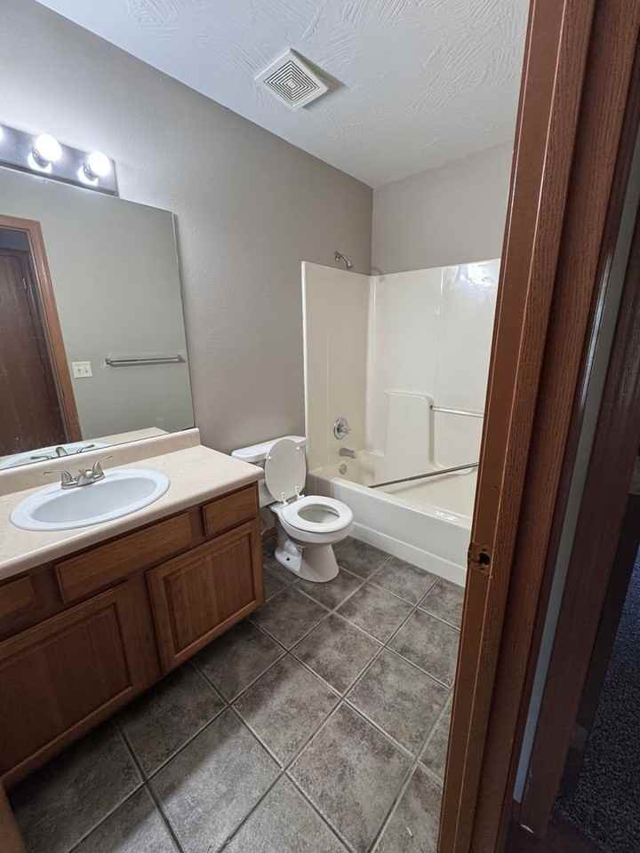 508 N Douglas Dr - Photo 5 of 18