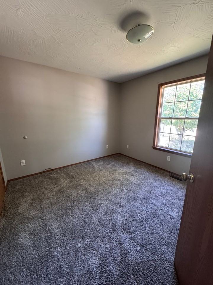 508 N Douglas Dr - Photo 6 of 18