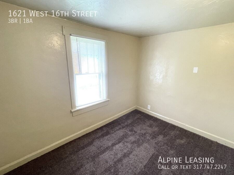 1621 West 16th Street - Photo 4 of 7