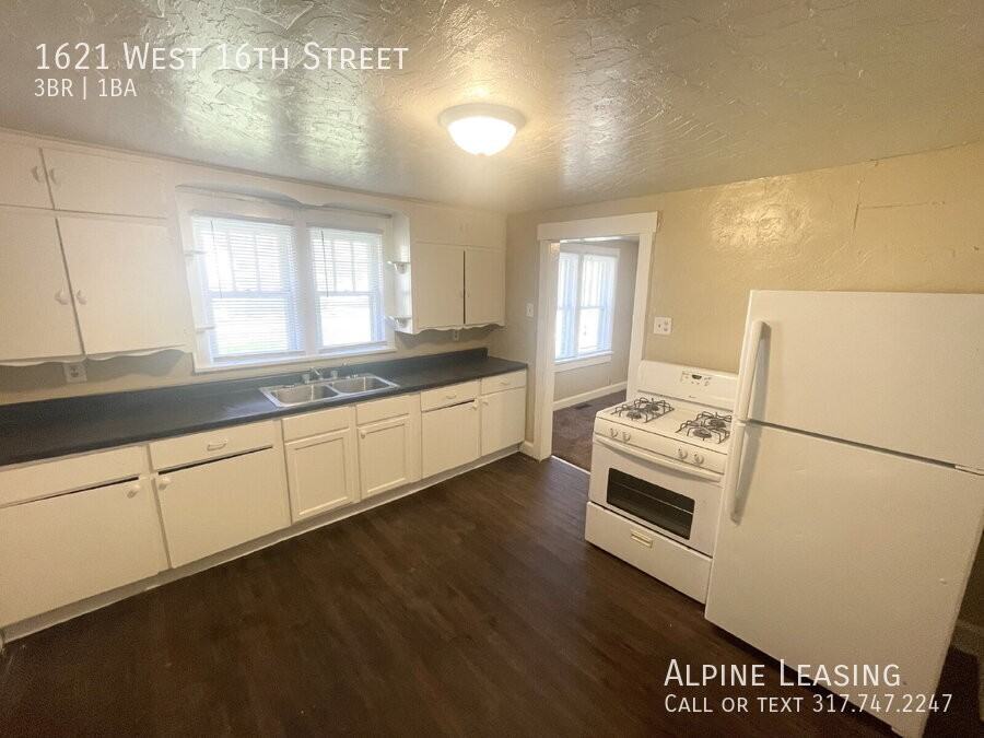 1621 West 16th Street - Photo 7 of 7