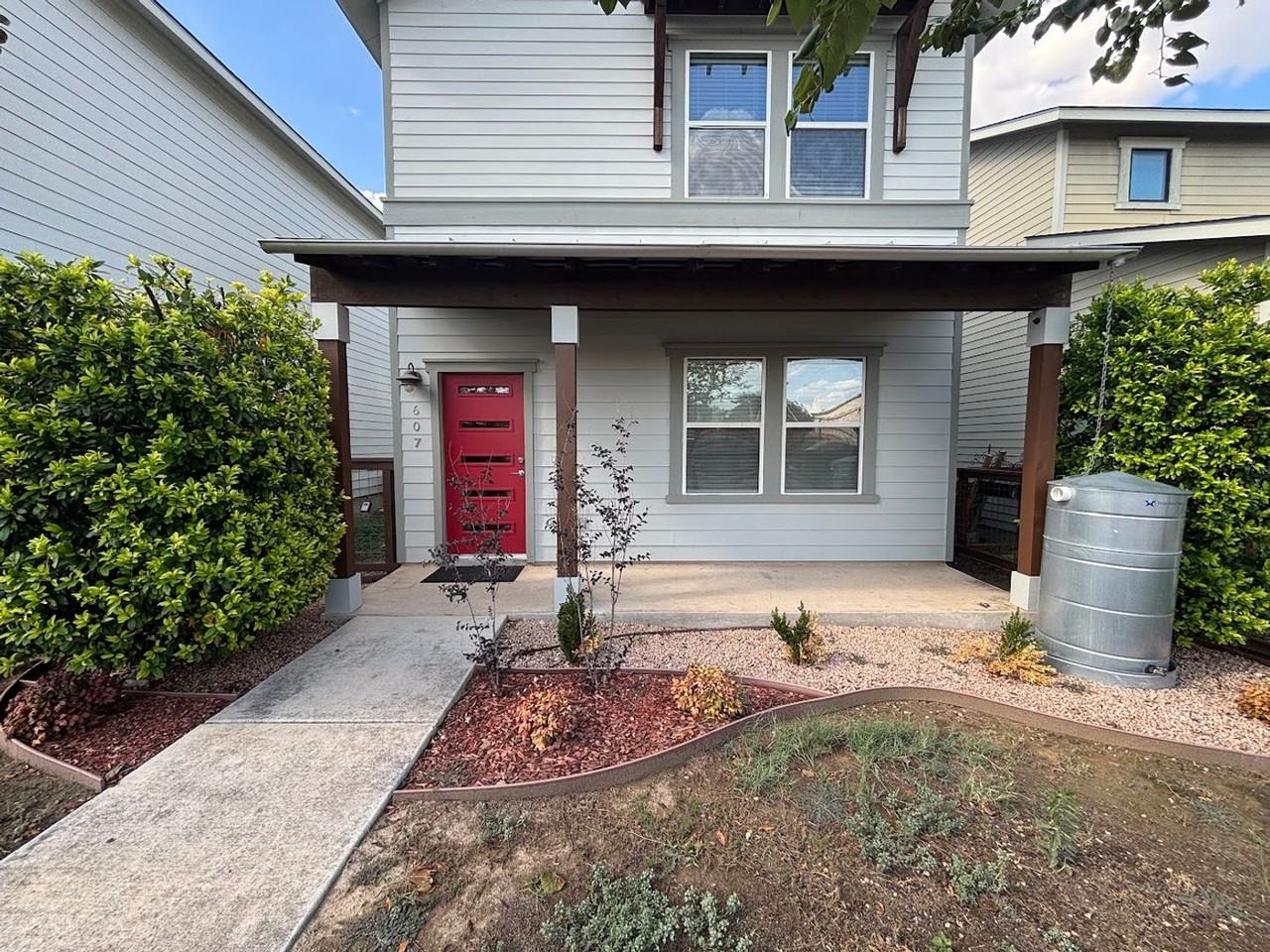 607 Burleson - Photo 2 of 22