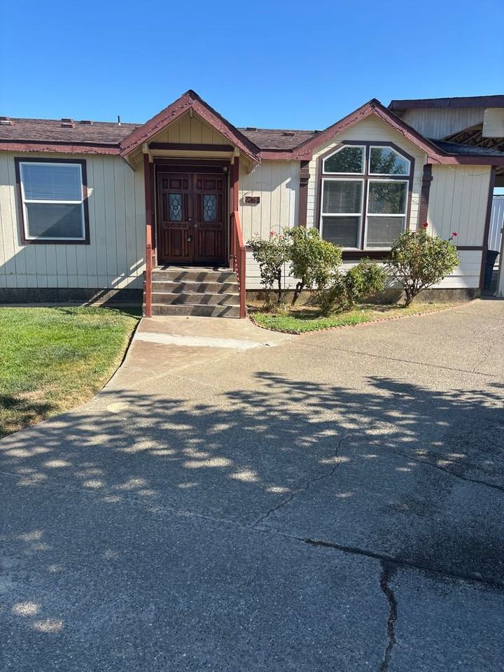 905 Plumas Ave - Photo 3 of 15