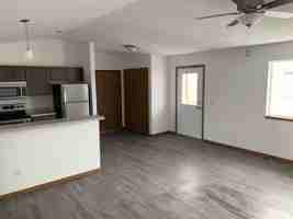 featured image of 100 100 E High Pointe 07