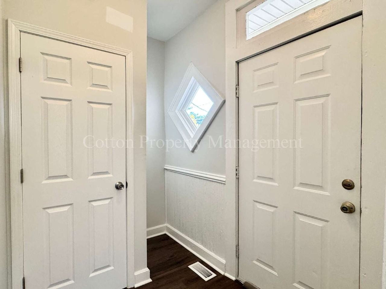 921 N 5th Ave #A - Photo 5 of 24