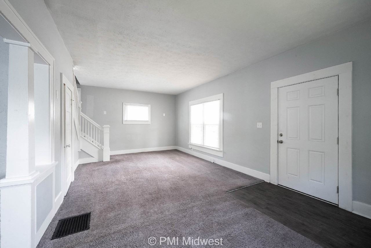 1118 King Ave - Photo 3 of 17
