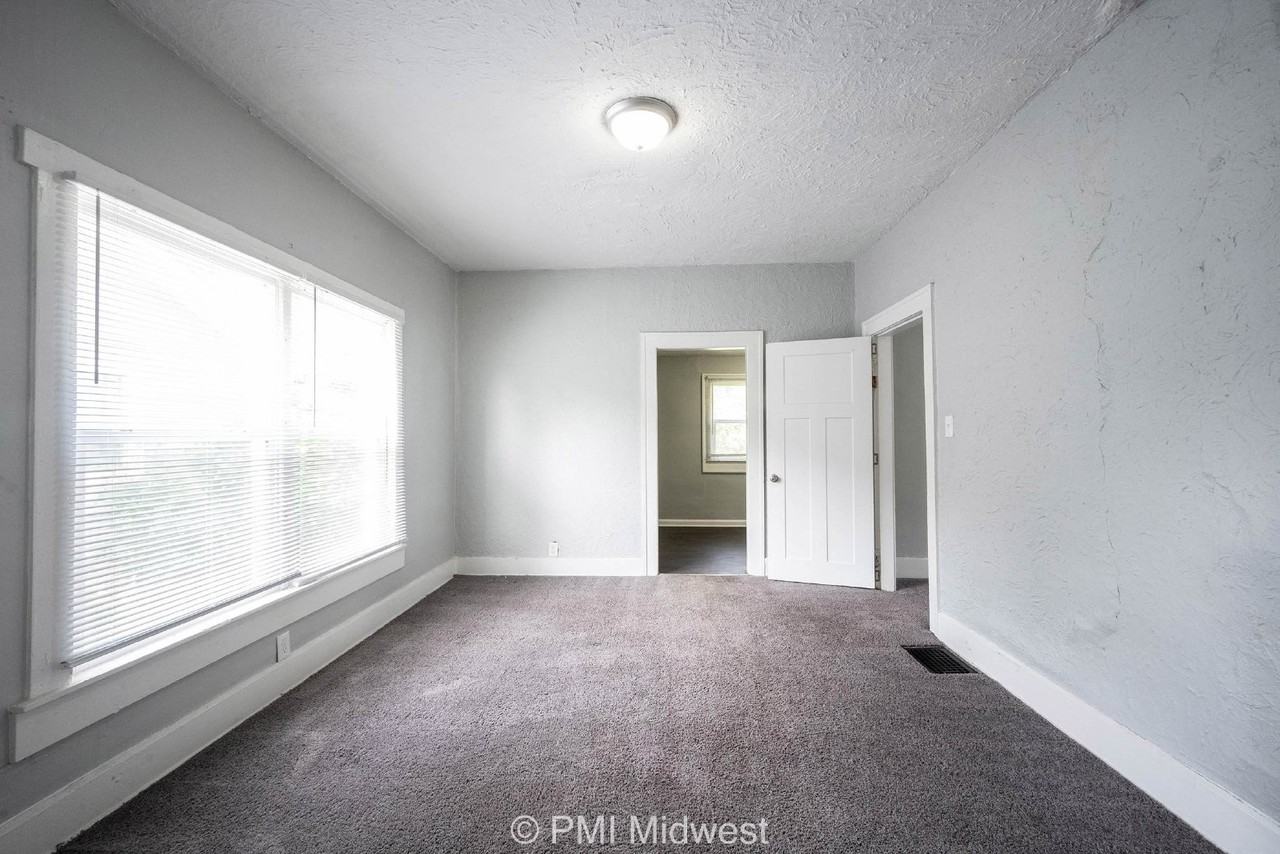 1118 King Ave - Photo 4 of 17