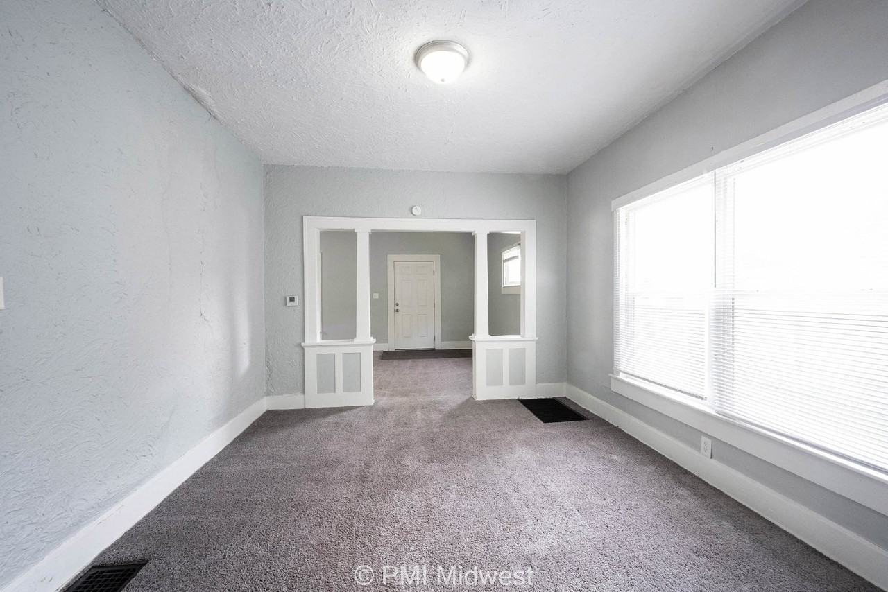 1118 King Ave - Photo 5 of 17