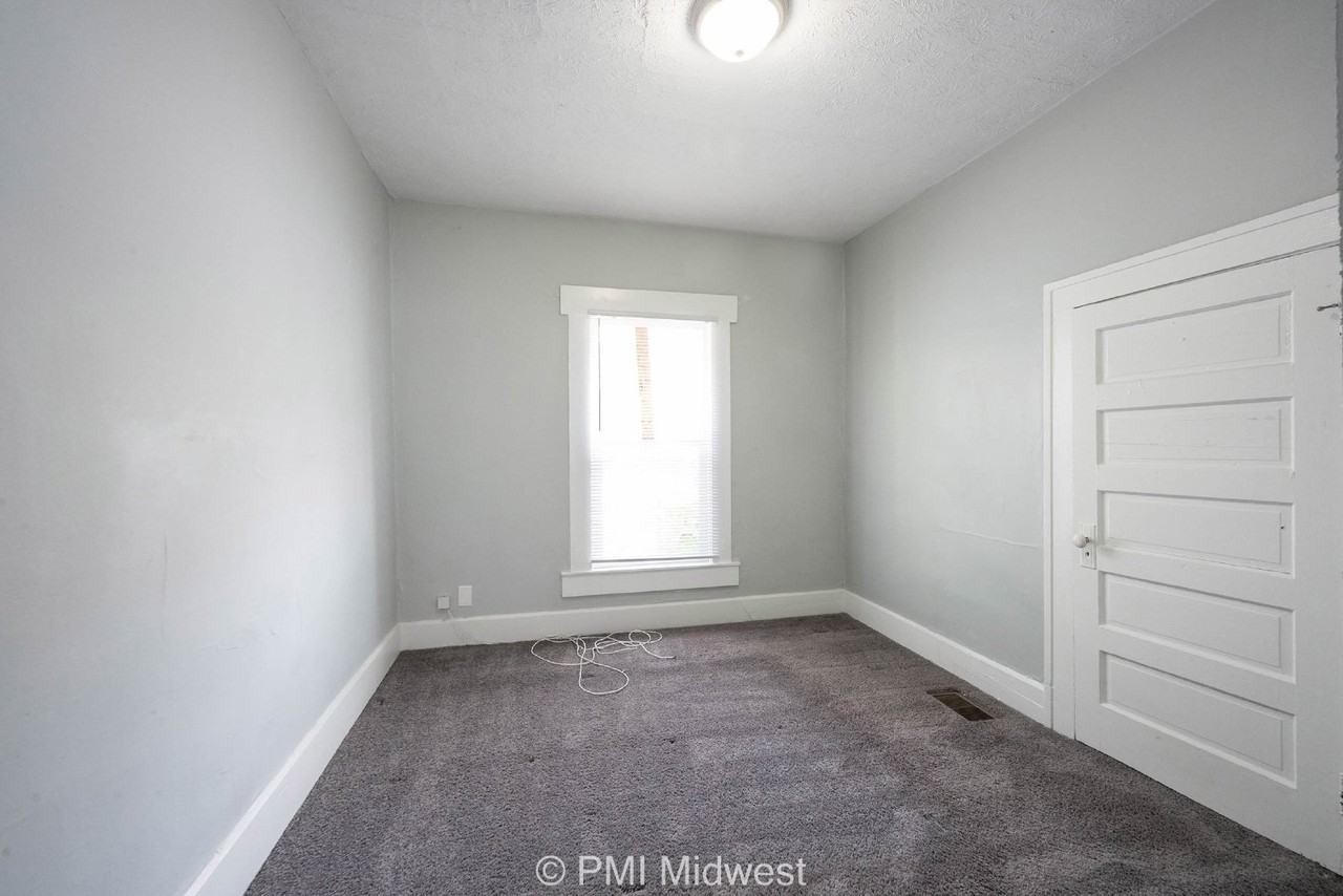 1118 King Ave - Photo 6 of 17