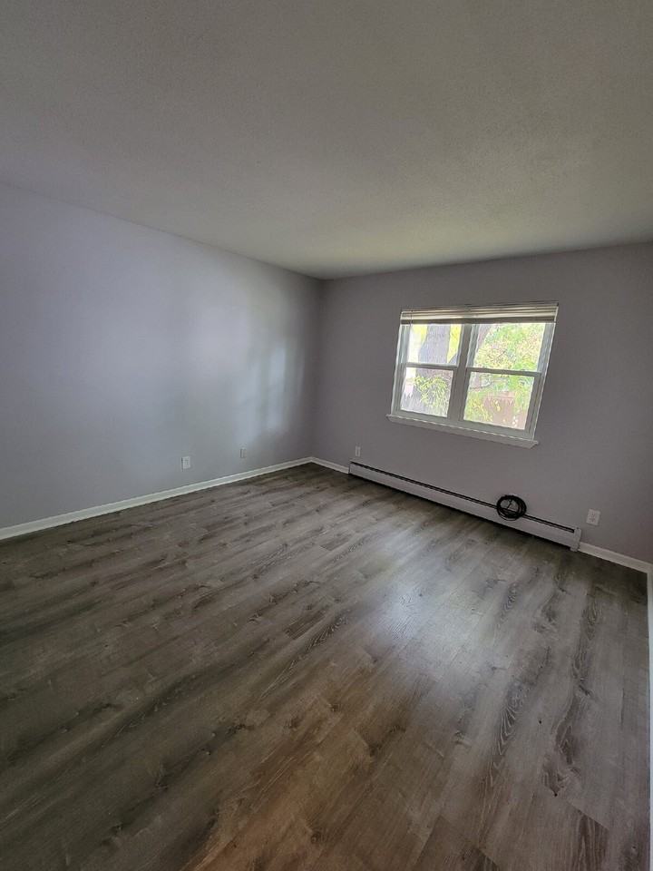 300 Pullman Ave #300 - Photo 2 of 7