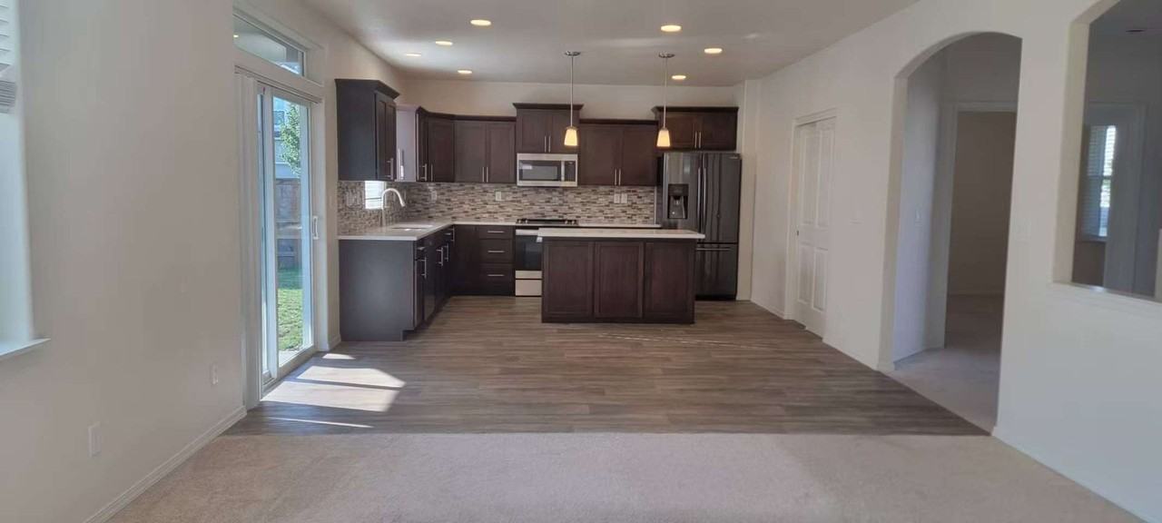 593 Casting St Se - Photo 2 of 16